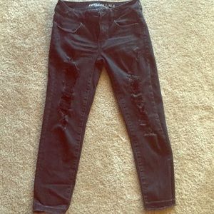 Black ripped cropped denim